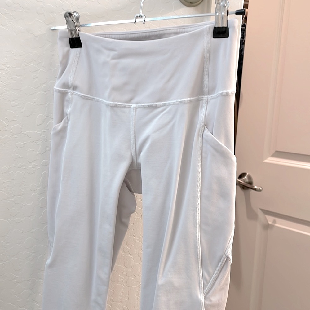 Lulu lemon white cropped pants pocket mesh insert